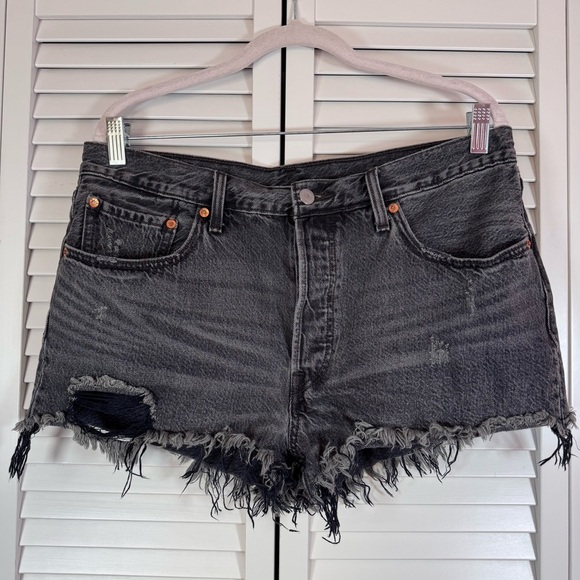 Levi's 501 Distressed Fried Hem Jean Shorts Washed Black Festival Size 32 - Picture 1 of 7